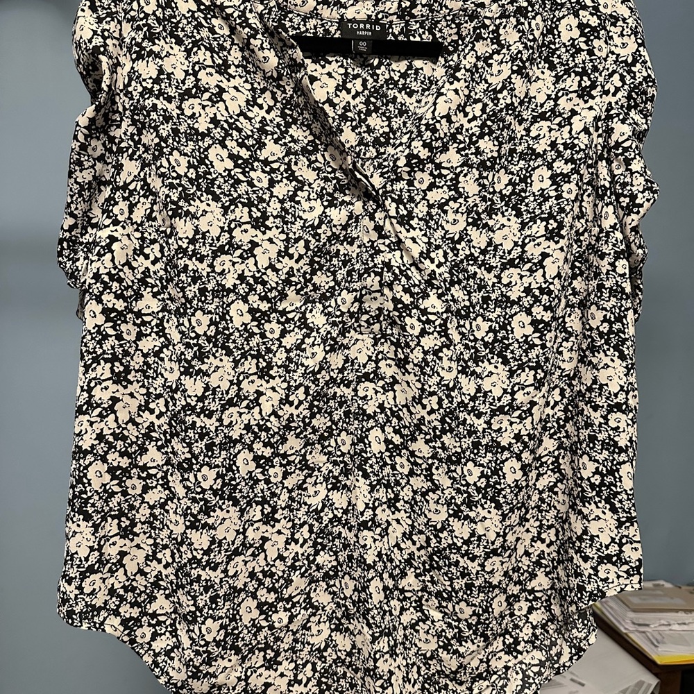 Torrid Black and White Floral Women's Top